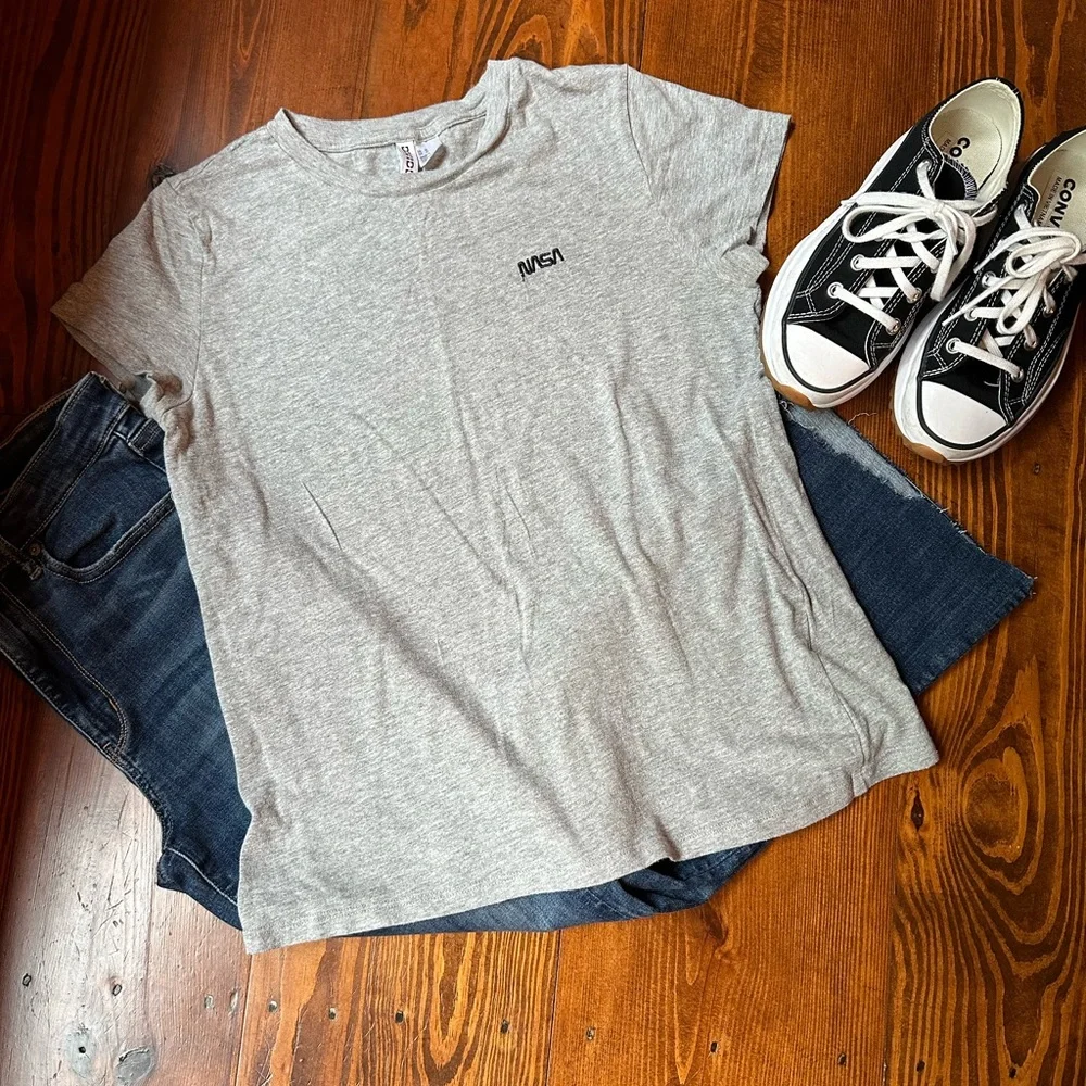 H&M Women’s NASA Basic GrayTee 🚀 - Picture 1 of 6